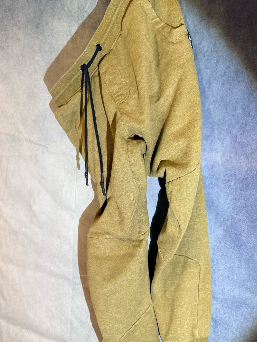 Rogue Tan Fleece-Lined Sweatpants Men’s large